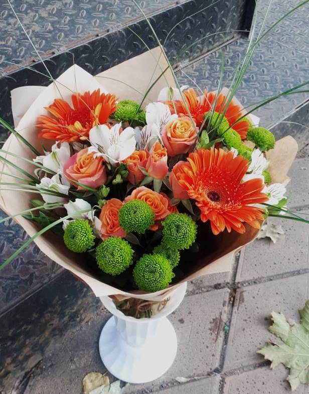 Букет цветов из: Герберы, Хризантемы, Альстромерии и Розы в Атиге
