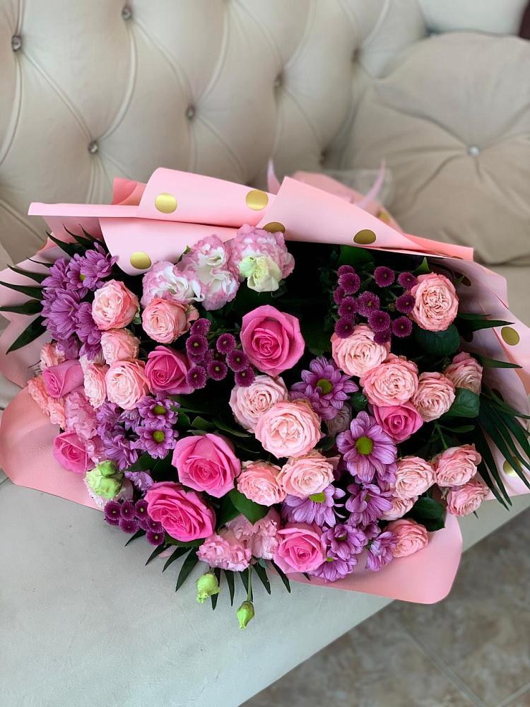 Букет цветов из: Хризантемы, Розы и Лизиантусы в Атиге