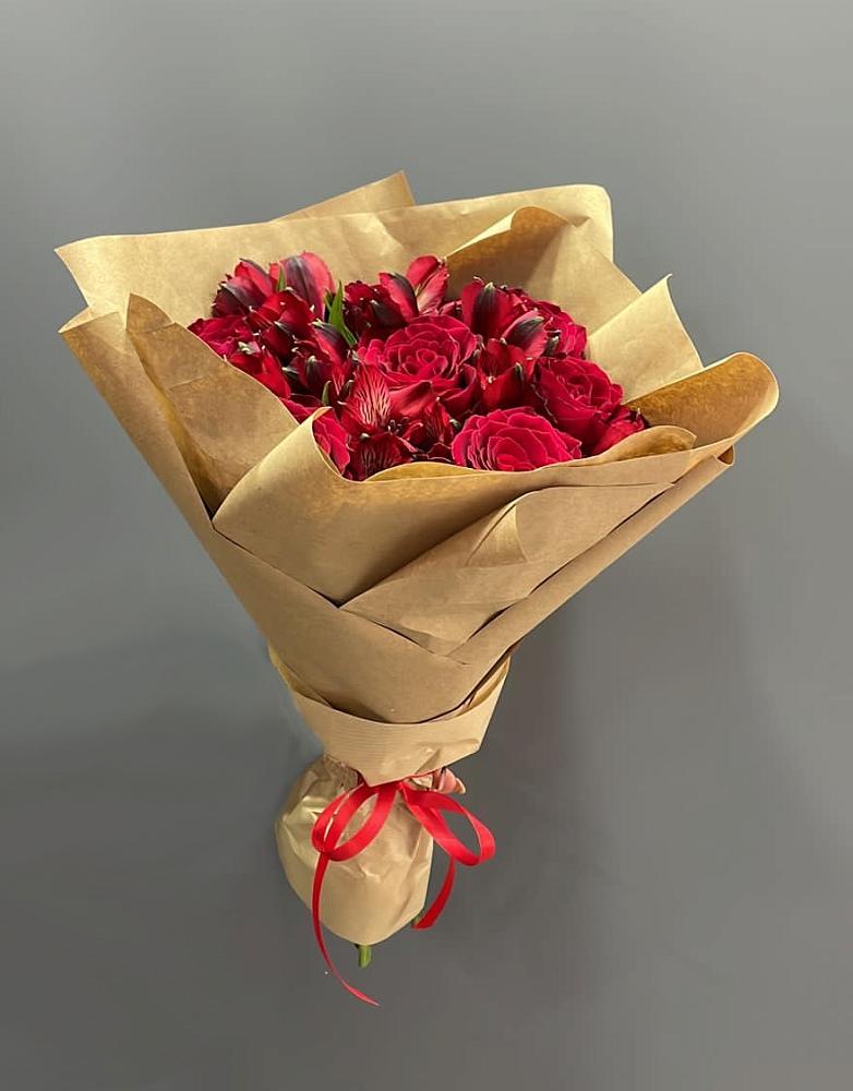 Букет цветов из: Альстромерии и Розы в Атиге