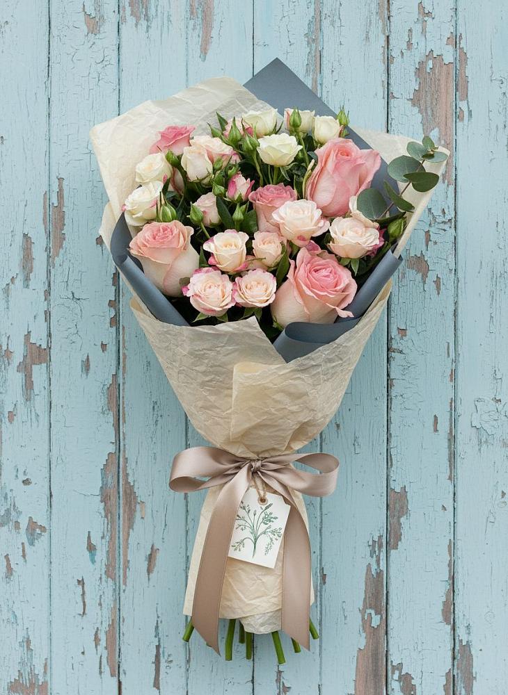 Букет цветов из: Розы в Атиге