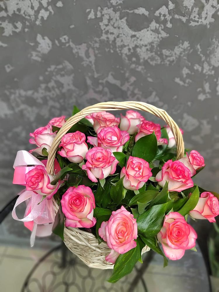 Цветочная композиция из Розы в корзине в Атиге