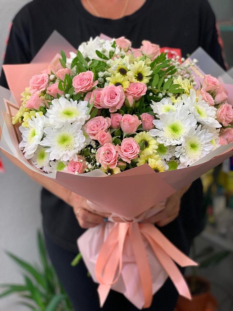 Букет цветов из: Розы и Хризантемы в Атиге