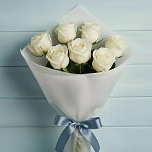 Букет 7 Белых роз Эдлесс Лав в Атиге