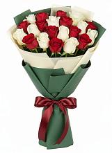 Букет Микс из красных и белых роз в Атиге