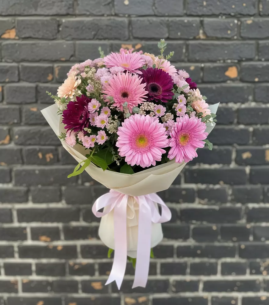 Букет цветов из: Герберы и Хризантемы в Атиге