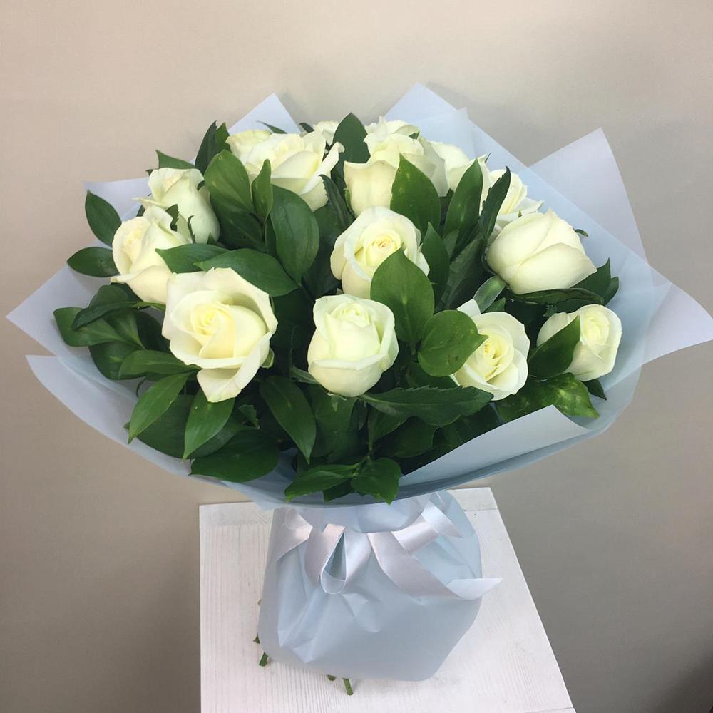 Букет 15 Белых роз Проуд в Атиге