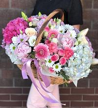 Цветочная композиция из Розы, Хризантемы, Пионы и Лизиантусы в корзине #REPLACE_PRED# Атиге