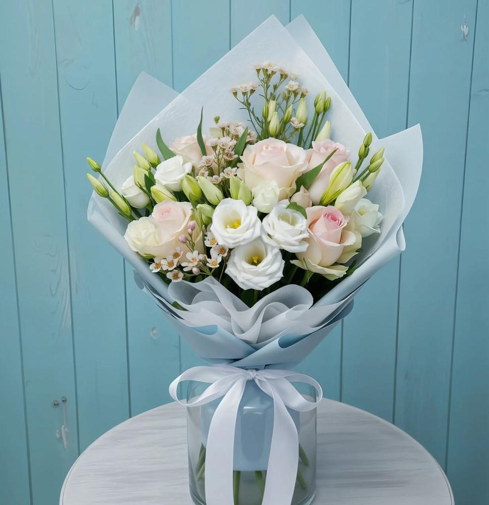 Букет цветов из: Розы и Лизиантусы в Атиге