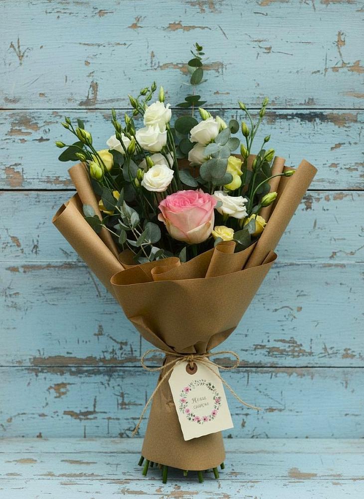 Букет цветов из: Розы и Лизиантусы в Атиге