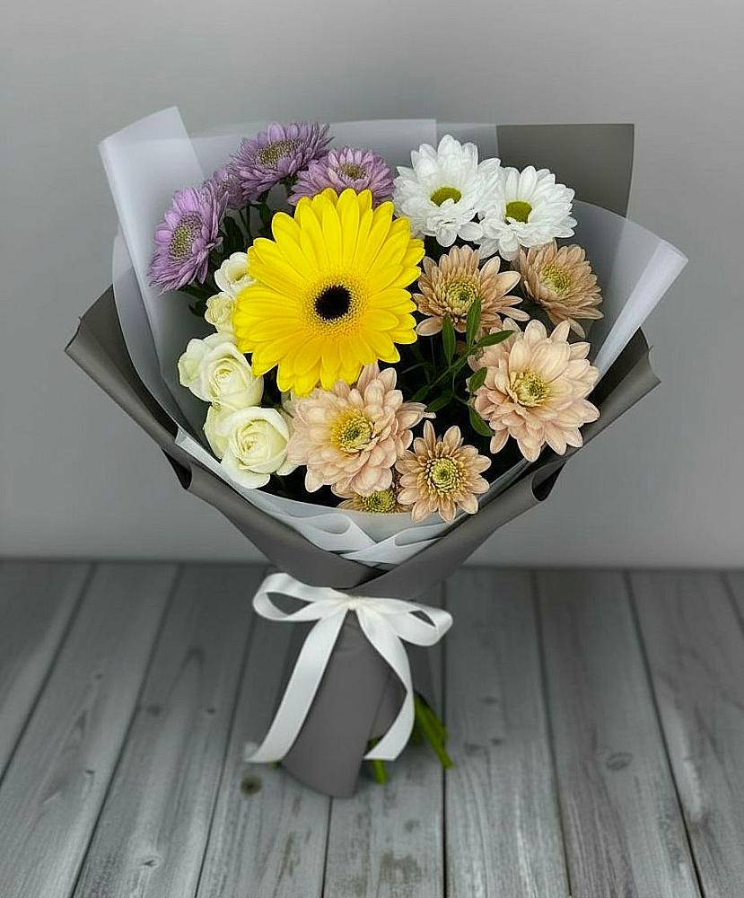 Букет цветов из: Розы, Герберы и Хризантемы в Атиге
