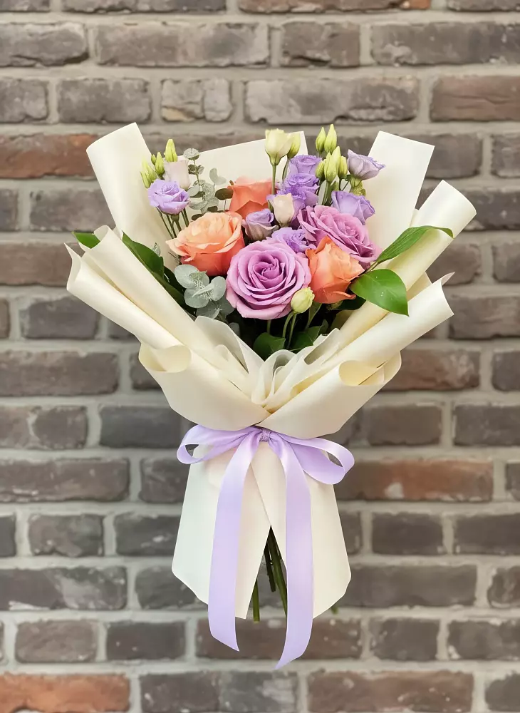 Букет цветов из: Лизиантусы и Розы в Атиге