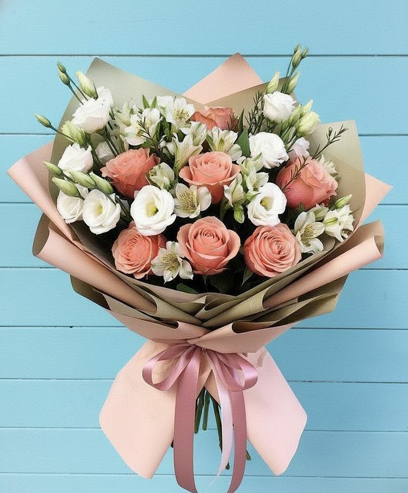 Букет цветов из: Розы, Альстромерии и Лизиантусы в Атиге