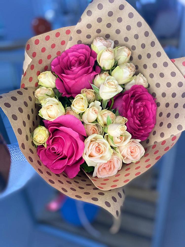 Букет цветов из: Розы в Атиге