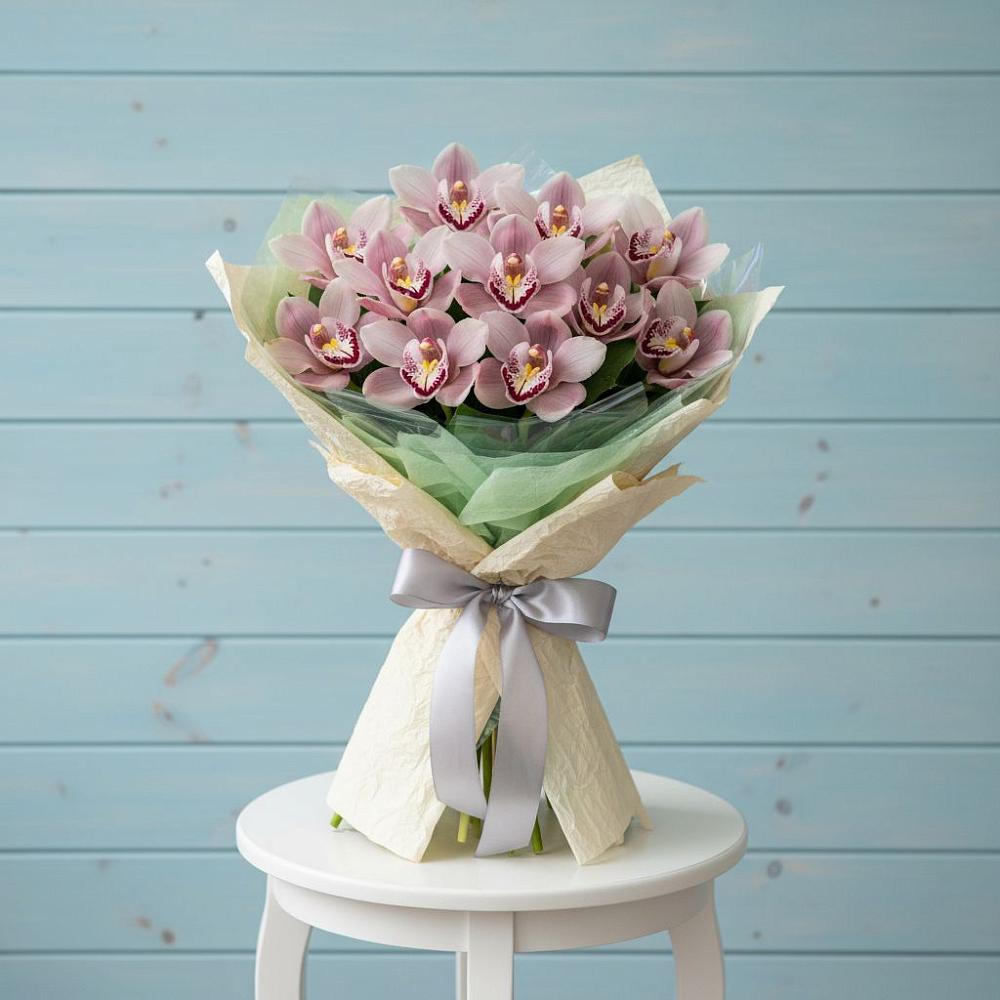 Букет цветов из: Орхидеи и Розы в Атиге