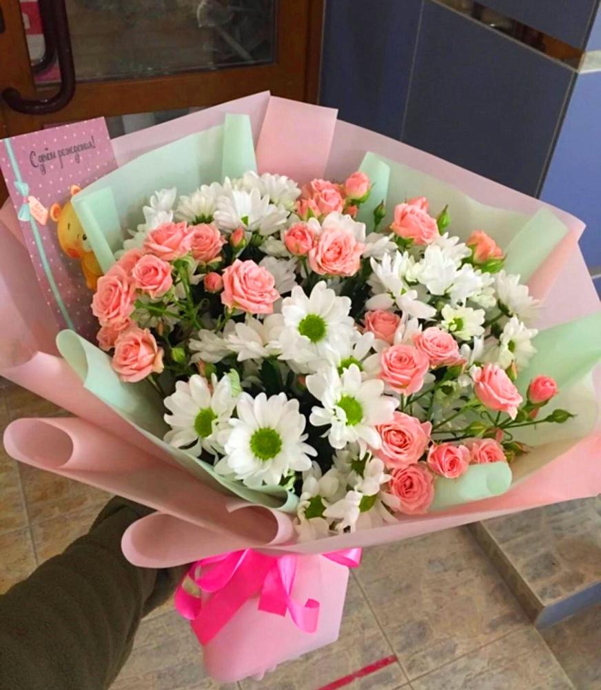 Букет цветов из: Розы и Хризантемы в Атиге