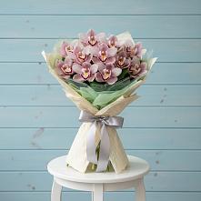 Букет цветов из:  Орхидеи и Розы в Атиге