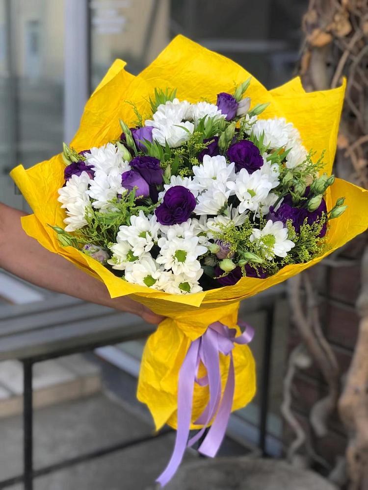 Букет цветов из: Ирисы, Хризантемы и Ромашки в Атиге
