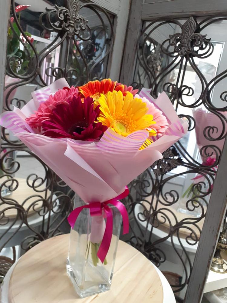 Букет цветов из: Герберы в Атиге