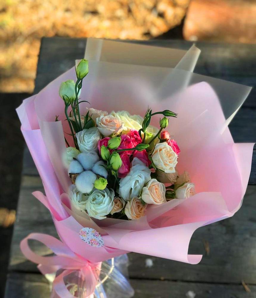 Букет цветов из: Розы и Лизиантусы в Атиге