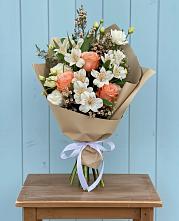 Букет цветов из:  Альстромерии, Лизиантусы, Розы и Хризантемы в Атиге