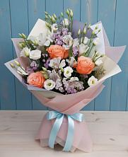 Букет цветов из:  Лизиантусы, Розы, Альстромерии и Гипсофила в Атиге