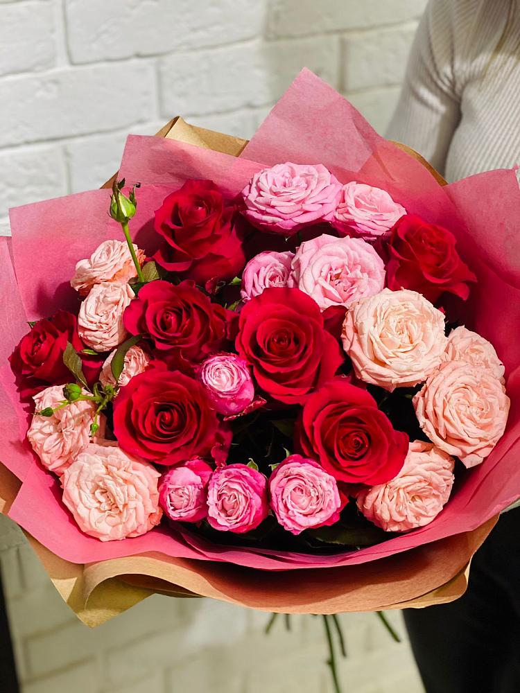 Букет цветов из: Розы в Атиге