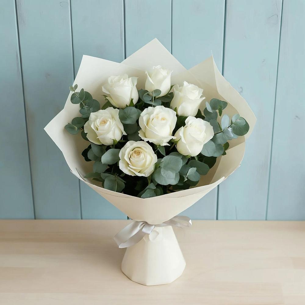 Букет Белые розы в Эвкалипте в Атиге