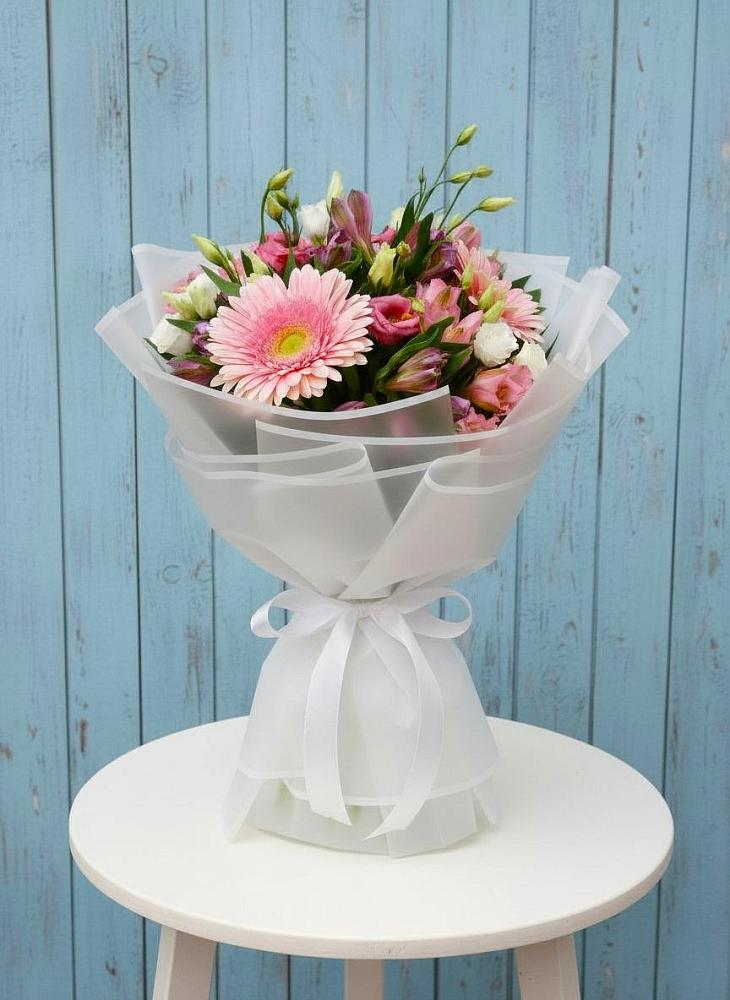 Букет цветов из: Герберы, Альстромерии и Лизиантусы в Атиге