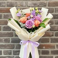 Букет цветов из:  Лизиантусы и Розы в Атиге