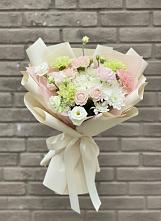 Букет цветов из:  Гвоздики, Розы, Лизиантусы и Хризантемы в Атиге