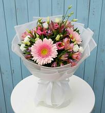 Букет цветов из:  Герберы, Альстромерии и Лизиантусы в Атиге