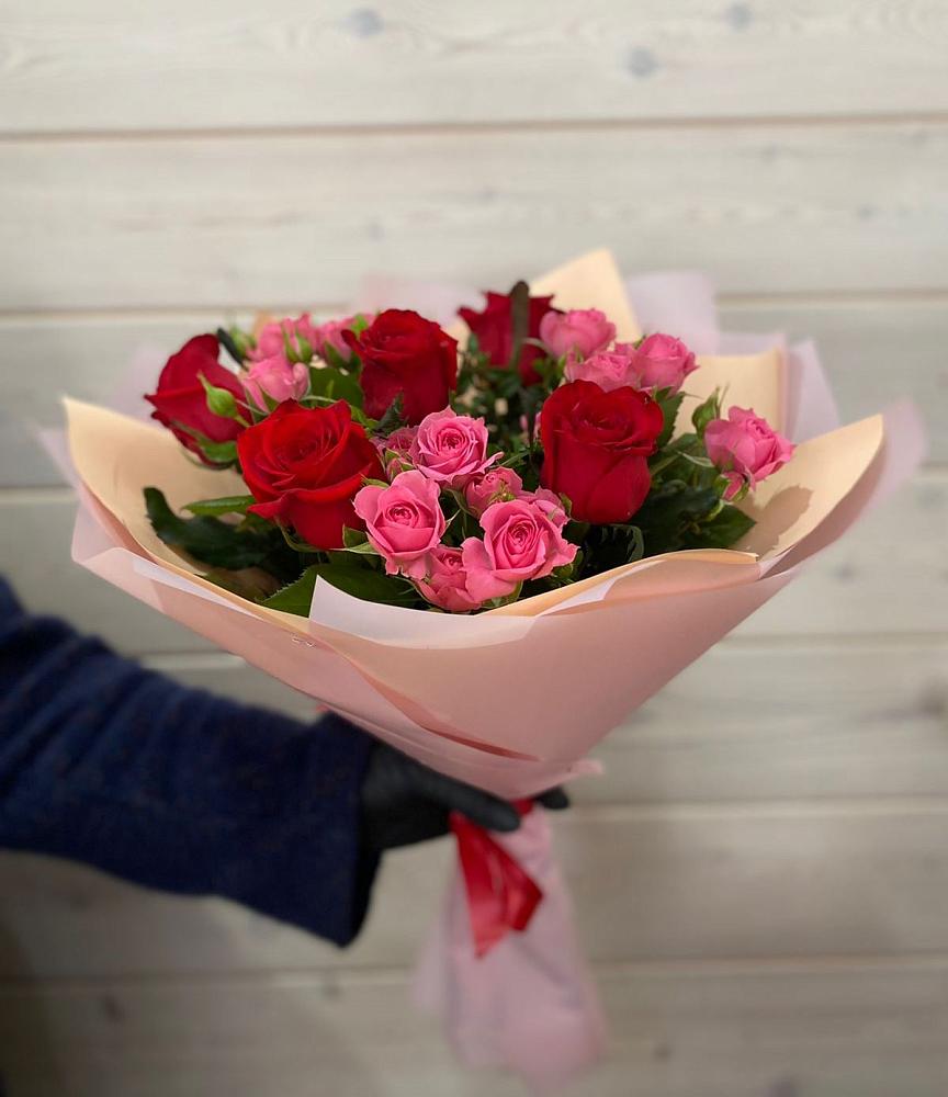 Букет цветов из: Розы в Атиге