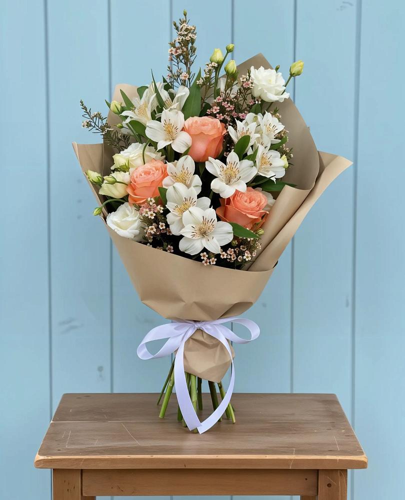 Букет цветов из: Альстромерии, Лизиантусы, Розы и Хризантемы в Атиге
