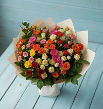 Букет Микс из разноцветных кустовых роз в Атиге