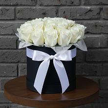 Цветочная композиция из Розы в шляпной коробке в Атиге