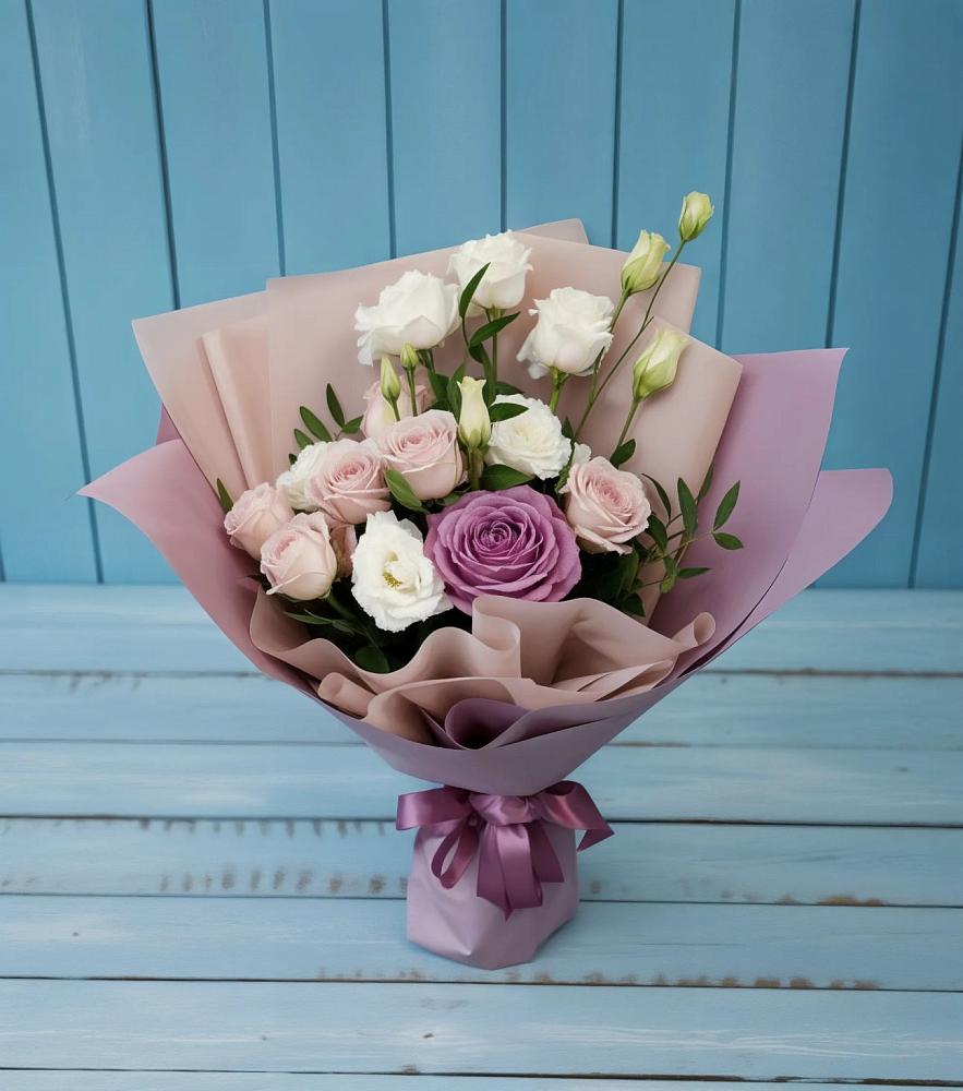 Букет цветов из: Розы и Лизиантусы в Атиге